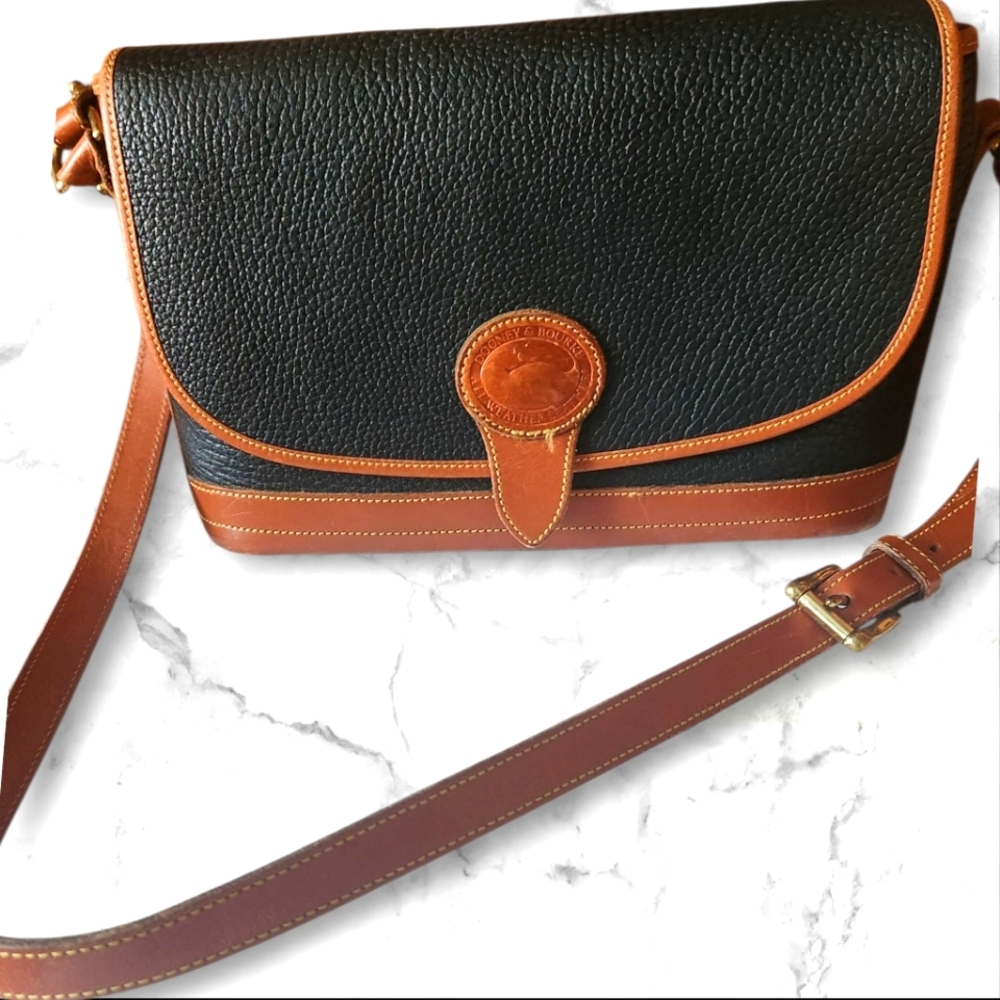 Dooney & Bourke Vintage  "Duck" Black and Tan Shoulder Bag - Picture 2 of 10